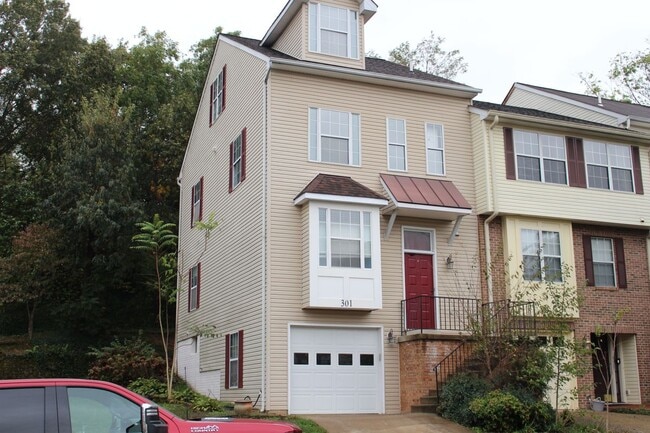 Building Photo - 301 Shaw Ct