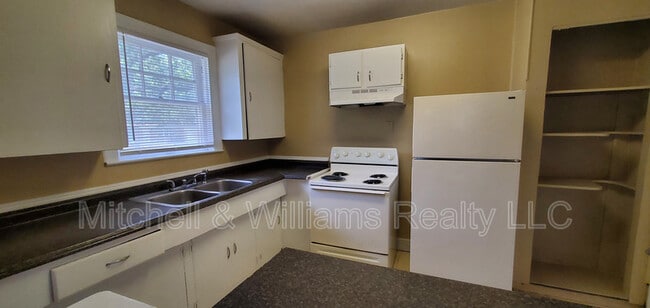 Photo - 738 Ontario St House