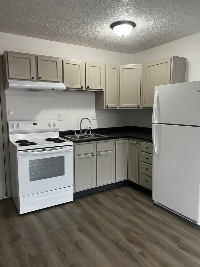 Building Photo - Lakewood Hills Apartments