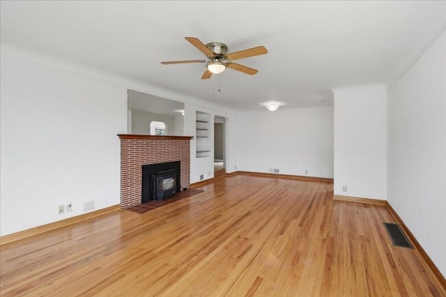 Building Photo - 3bd/2ba Seattle Home