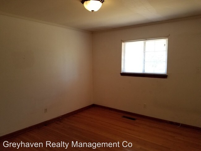 Building Photo - 4944 Sarasota Dr
