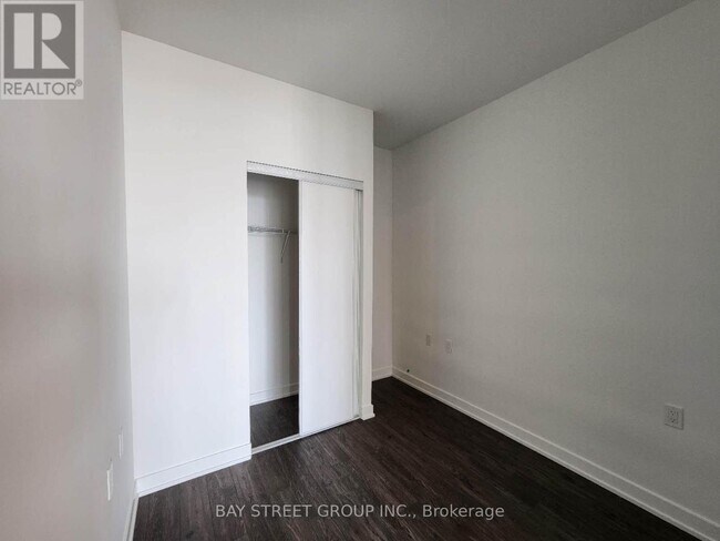 Photo du bâtiment - 88 Queen St E