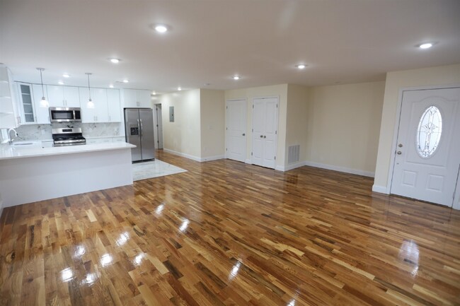 Building Photo - 226 Tappan St