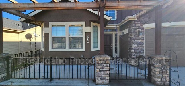 Building Photo - 6064 N Saguaro Hills Ave