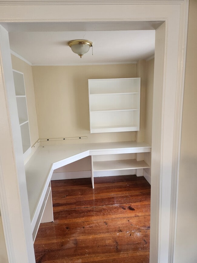 Building Photo - 27 Walnut St