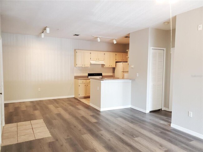 Foto del edificio - 5807 Legacy Crescent Pl
