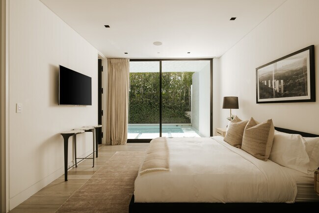 Foto del edificio - 1536 Blue Jay Way