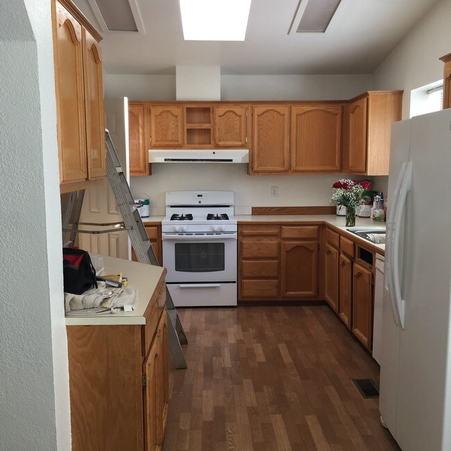 Building Photo - 25276 Carlsbad Ave