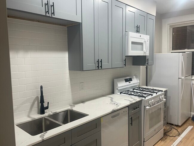 Foto del edificio - 3655 N Troy St