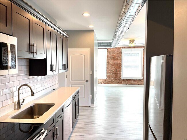 Foto del edificio - 5011 Devonshire Ave