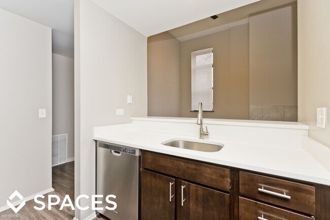 Foto del edificio - 2 br, 1 bath  - 1732 N Dayton St 1A