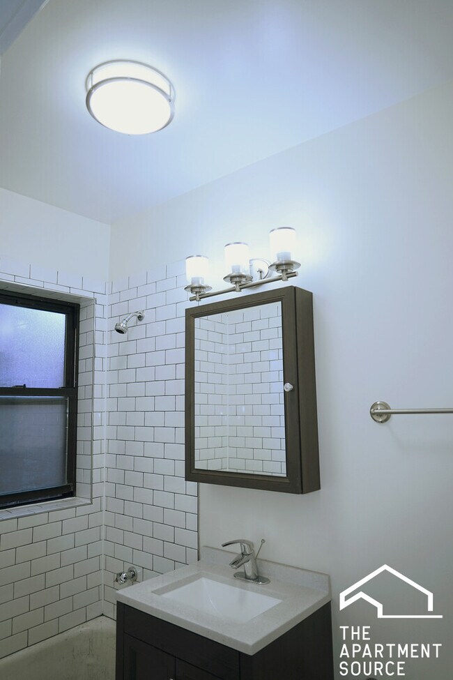 Foto del edificio - 4307 N Winchester Ave