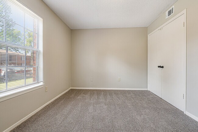 Foto del edificio - ReNew Bartlett Village