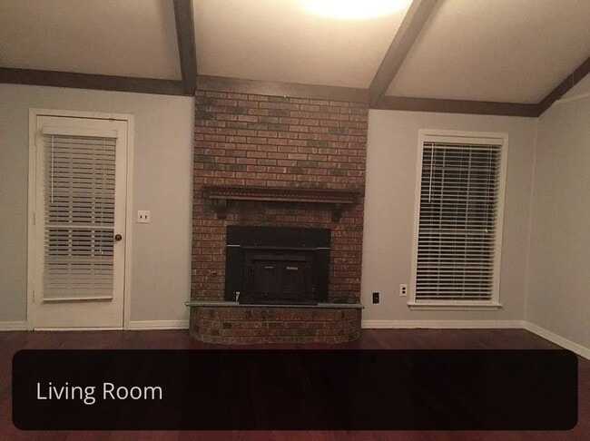Fireplace - 1727 Tanglewood Ct