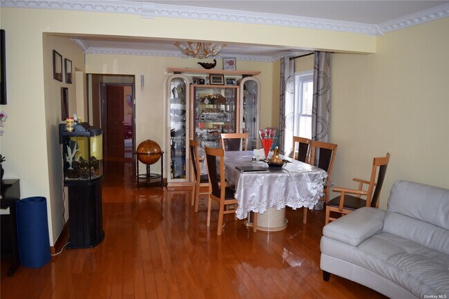 Foto del edificio - 73-24-73172 172nd St