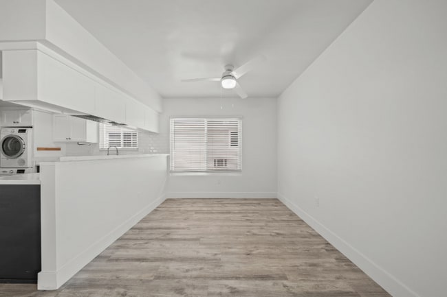 Building Photo - 1700 Bedford Ln