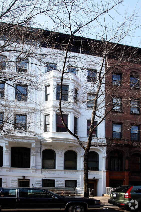 Foto del edificio - 66 W 69th St