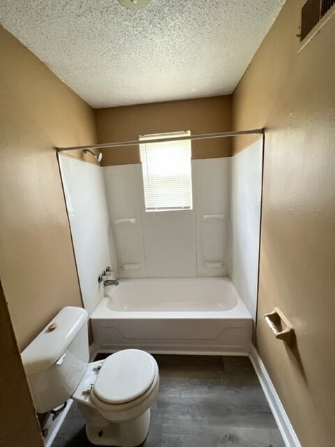 Building Photo - Cute Duplex For Rent!
