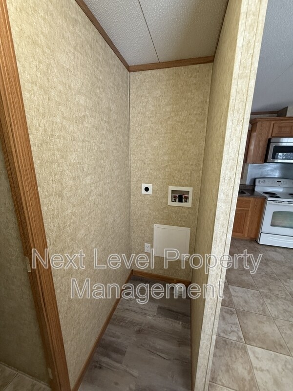 Foto del edificio - 300 Bierney Creek Rd