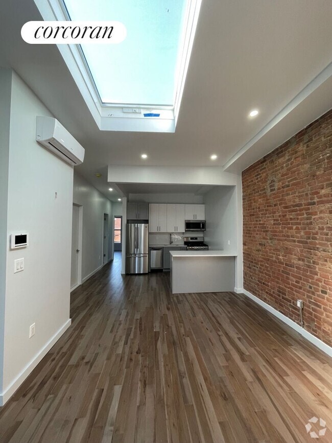 Building Photo - 228 Monroe St