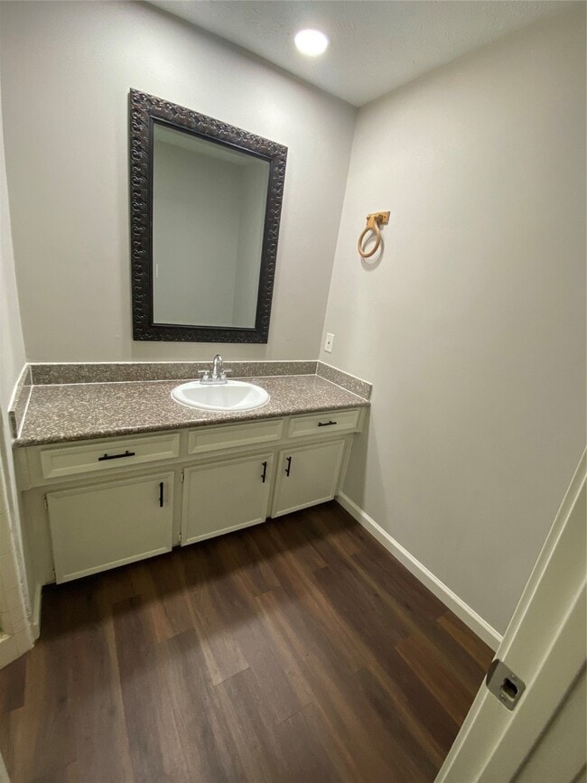 Building Photo - 2819 Colony Dr