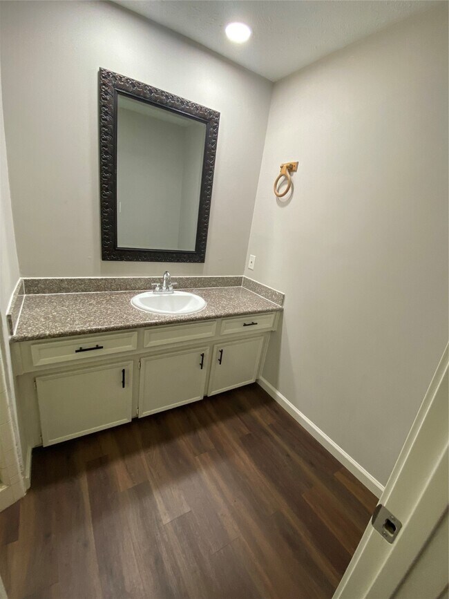 Foto del edificio - 2819 Colony Dr