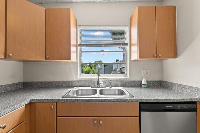 Foto del edificio - Condo For Rent in Somerset Park!