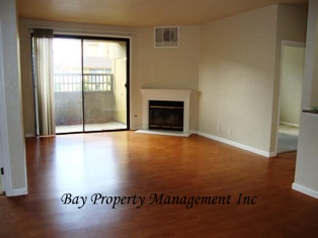 Foto del edificio - **Beautiful 2-Bedroom Condo in the gated L...