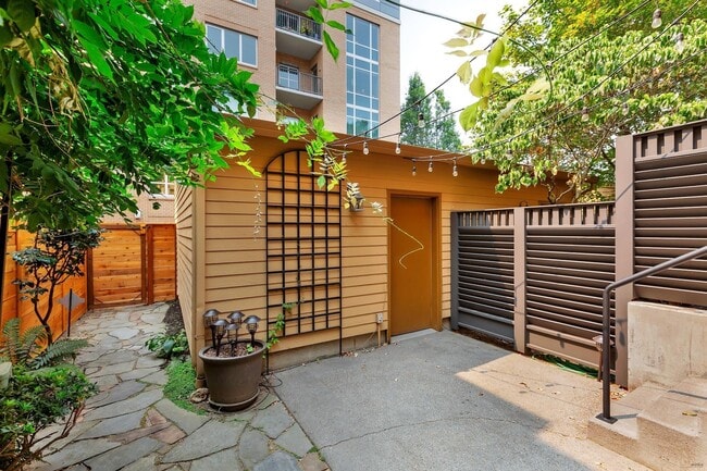 Photo - Stunning Townhome Style in NE Portland Lloyd Center District