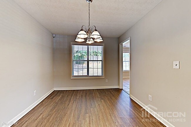 Foto del edificio - 650 Chatham Park Dr