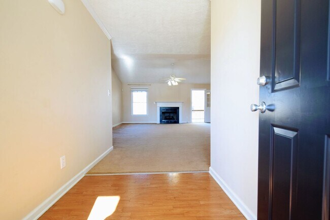 Building Photo - 520 Killeen Rd