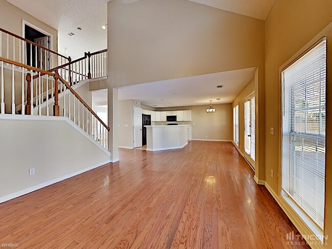 Building Photo - 2440 Lunetta Ln