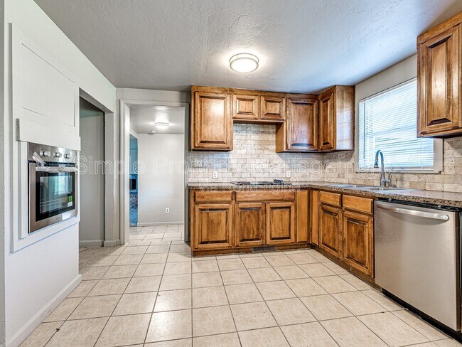 Building Photo - 1108 Mallard Dr