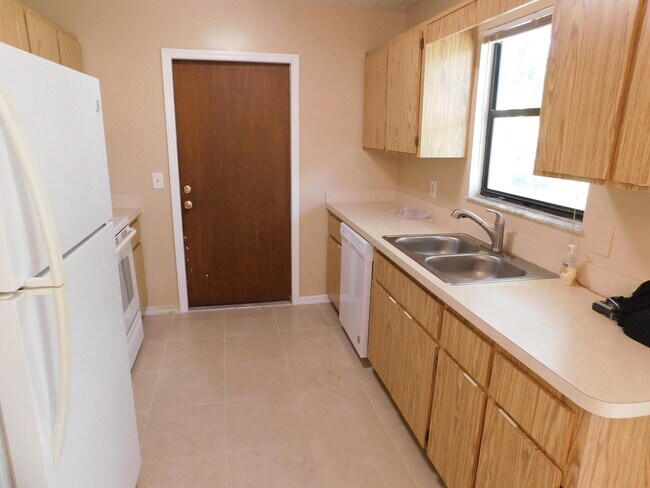 Building Photo - 5403 Eastwood Dr