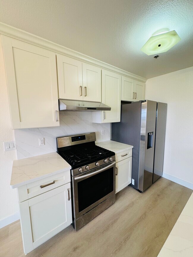 Building Photo - 1029 San Luis Cir