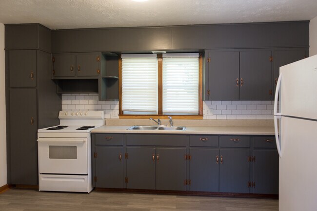 Building Photo - 2622 Emoriland Blvd