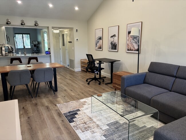 Escritorio - 1709 Pelican Cove Rd