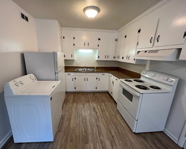 Foto del edificio - 3405 Westbrook Cir