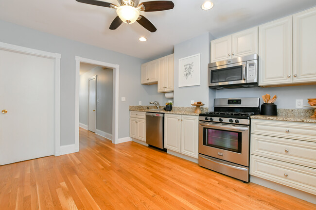 Foto del edificio - 407 E 5th St