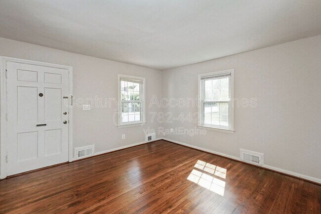 Foto del edificio - 2707 Jefferson Dr