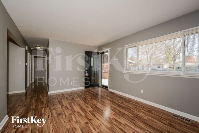Building Photo - 2413 St Robert Ln