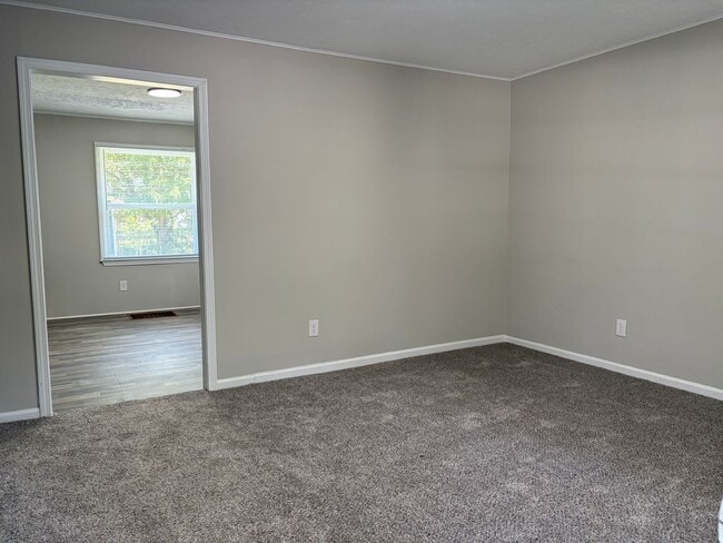 Building Photo - 3 Bedroom, 1.5 Bathroom in Mayodan!