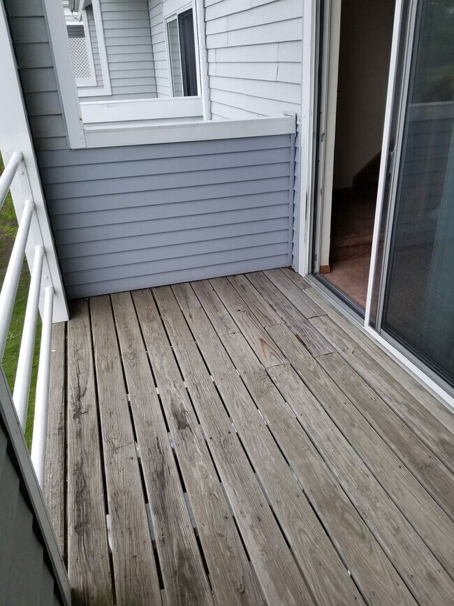 Building Photo - Affordable one bedroom on the Northside av...
