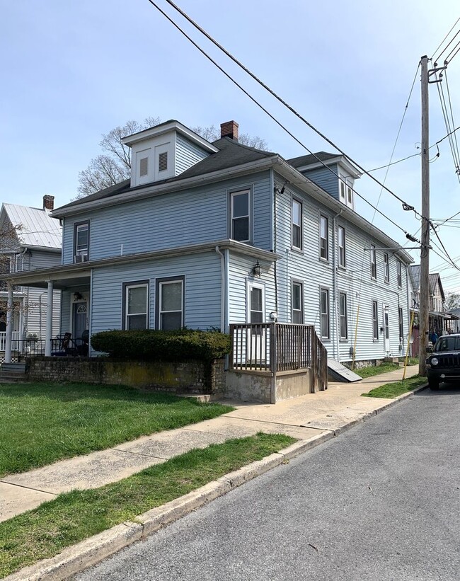 Building Photo - 903 Scotland Ave