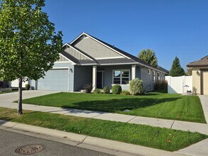 Building Photo - 1679 Chetco Dr