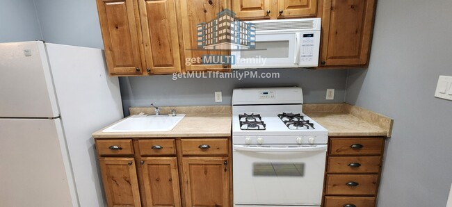 Building Photo - 2 Bed, 2 Bath Gem in Gated Community!