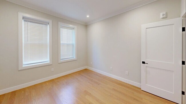 Foto del edificio - 5Br/3.5Bth, close to Northeastern Univ. Laundry in unit. Newly renovated kitchen.