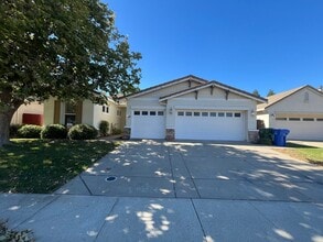 Building Photo - 5539 Lilyview Way