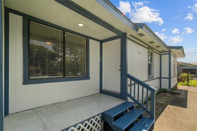 Building Photo - 10118 Norvic St