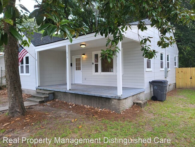 Building Photo - 3 br, 1 bath House - 1915 Helm Avenue